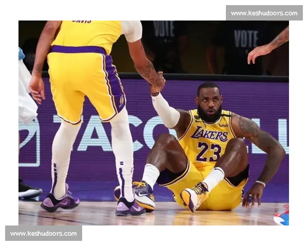 湖人对阵热火第四战第一节攻防博弈揭示比赛走向关键调整与节奏变化